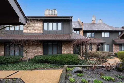 1850 Mission Hills Ln, Northbrook, IL 60062