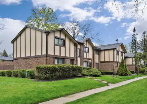 18 W201 Kirkland Ln, Villa Park, IL 60181