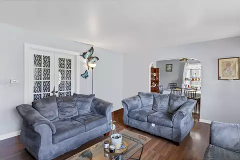 105 S Commonwealth Ave, Elgin, IL 60123 photo 4