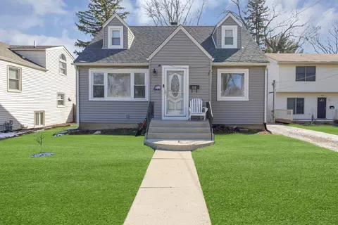 105 S Commonwealth Ave, Elgin, IL 60123
