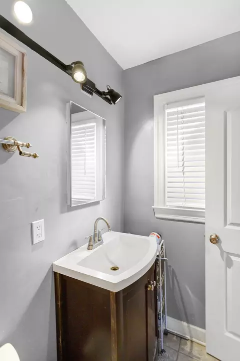 105 S Commonwealth Ave, Elgin, IL 60123 photo 13