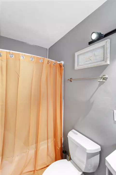 105 S Commonwealth Ave, Elgin, IL 60123 photo 12