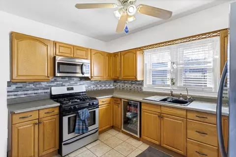 105 S Commonwealth Ave, Elgin, IL 60123 photo 7