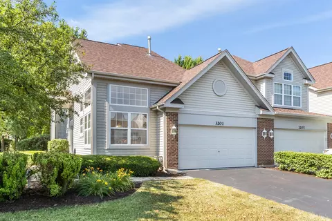 3201 Raphael Ct, Saint Charles, IL 60175