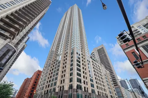 33 W Ontario St #15D, Chicago, IL 60654
