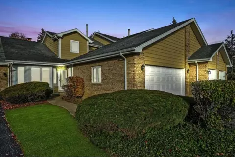 17253 Lakebrook Dr #A, Orland Park, IL 60467