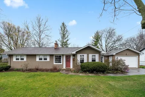1717 Kensington Pl, Aurora, IL 60506