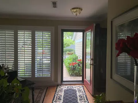 Entry Way - 2098 Creekside Dr, Wheaton, IL 60189 photo 1 of 4