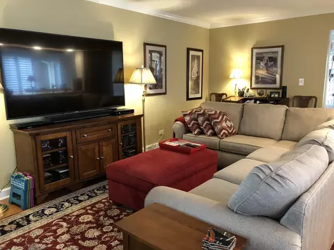 Living - 2098 Creekside Dr, Wheaton, IL 60189 photo 4 of 5