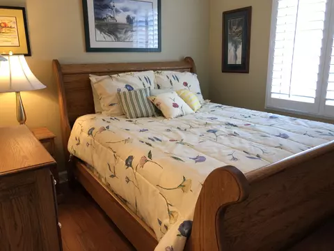 Bedroom - 2098 Creekside Dr, Wheaton, IL 60189 photo 2 of 3