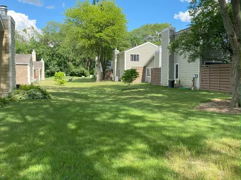 Exterior - 2098 Creekside Dr, Wheaton, IL 60189 photo 11 of 11