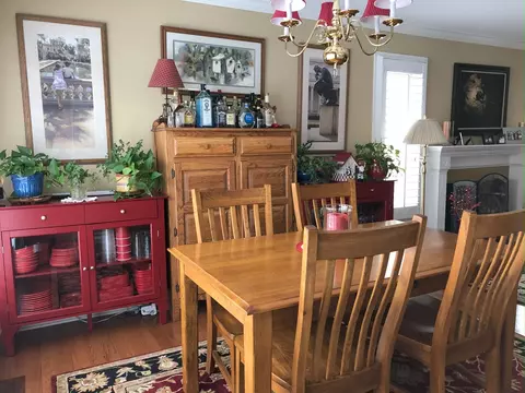 Dining - 2098 Creekside Dr, Wheaton, IL 60189 photo 4 of 6