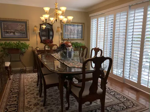 Dining - 2098 Creekside Dr, Wheaton, IL 60189 photo 2 of 6