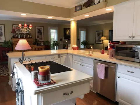Kitchen - 2098 Creekside Dr, Wheaton, IL 60189 photo 1 of 3