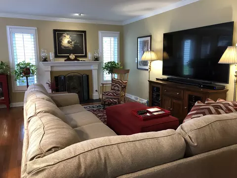 Living - 2098 Creekside Dr, Wheaton, IL 60189 photo 3 of 5