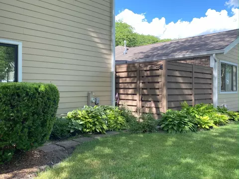 Exterior - 2098 Creekside Dr, Wheaton, IL 60189 photo 10 of 11