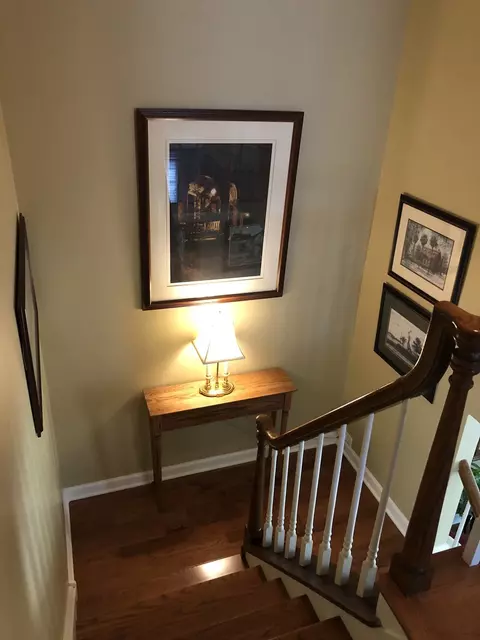 Entry Way - 2098 Creekside Dr, Wheaton, IL 60189 photo 3 of 4