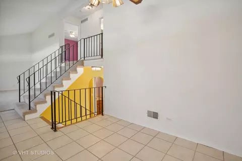 Living - 1435 Saddlebrook Cir, Algonquin, IL 60102 photo 3 of 4