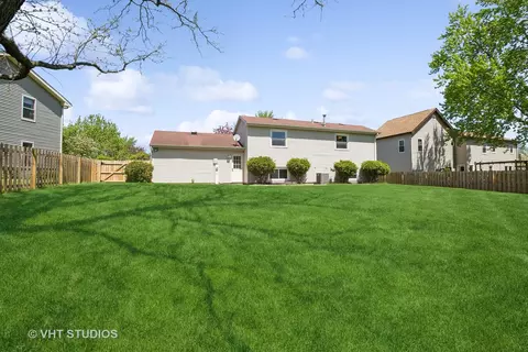 Exterior - 1435 Saddlebrook Cir, Algonquin, IL 60102 photo 2 of 3