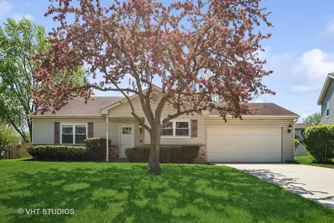 1435 Saddlebrook Cir, Algonquin, IL 60102
