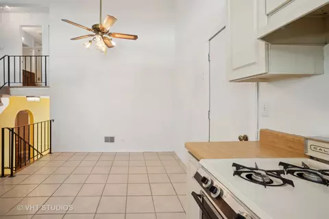 Kitchen - 1435 Saddlebrook Cir, Algonquin, IL 60102 photo 2 of 2
