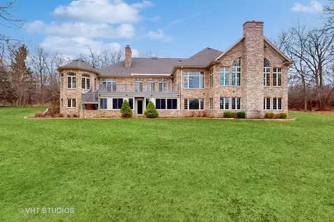 22216 N Saddle Tree Ln, North Barrington, IL 60010