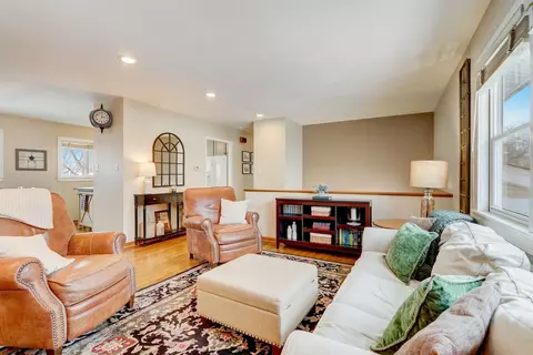 Living - 1655 Highland Blvd, Hoffman Estates, IL 60169 photo 2 of 6