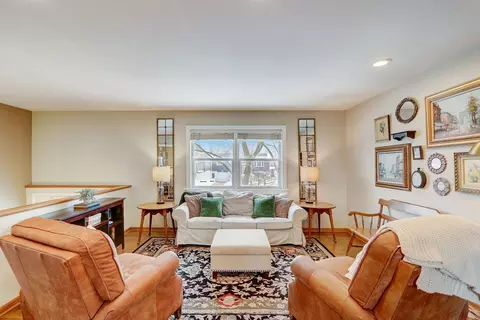 Living - 1655 Highland Blvd, Hoffman Estates, IL 60169 photo 3 of 6