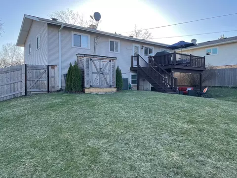 Exterior - 1655 Highland Blvd, Hoffman Estates, IL 60169 photo 6 of 6