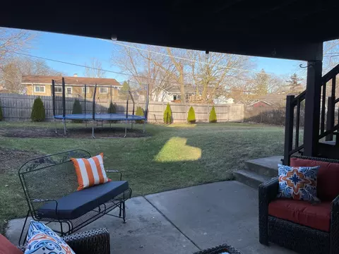 Exterior - 1655 Highland Blvd, Hoffman Estates, IL 60169 photo 5 of 6