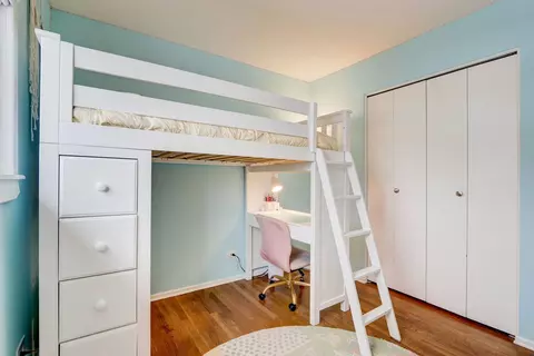 Bedroom - 1655 Highland Blvd, Hoffman Estates, IL 60169 photo 4 of 6
