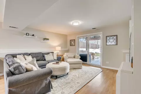 Living - 1655 Highland Blvd, Hoffman Estates, IL 60169 photo 4 of 6