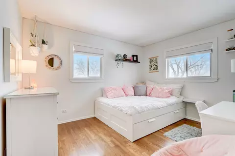 Bedroom - 1655 Highland Blvd, Hoffman Estates, IL 60169 photo 5 of 6