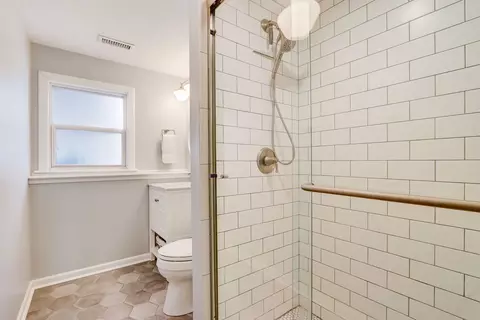 Bath - 1655 Highland Blvd, Hoffman Estates, IL 60169 photo 3 of 3