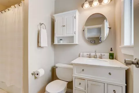 Bath - 1655 Highland Blvd, Hoffman Estates, IL 60169 photo 1 of 3