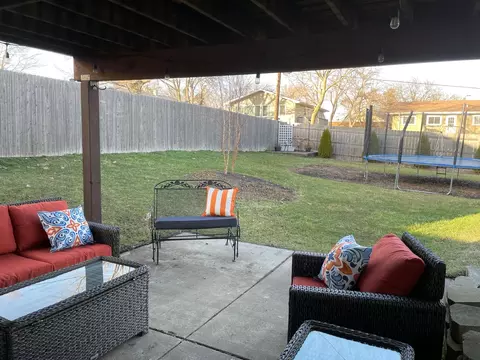 Exterior - 1655 Highland Blvd, Hoffman Estates, IL 60169 photo 4 of 6