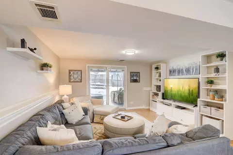 Living - 1655 Highland Blvd, Hoffman Estates, IL 60169 photo 5 of 6