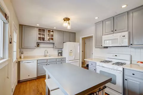 Kitchen - 1655 Highland Blvd, Hoffman Estates, IL 60169 photo 1 of 5