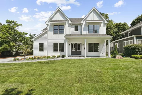 121 W Harrison Ave, Wheaton, IL 60187
