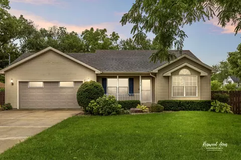 310 E 3rd St, Aroma Park, IL 60910