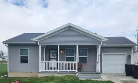 32 Richwood Trl, Bloomington, IL 61701