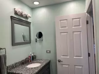 Bath - 1846 Williamsburg Dr, Hoffman Estates, IL 60169 photo 3 of 5