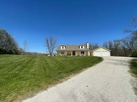 19484 E County Road 850n, Charleston, IL 61920
