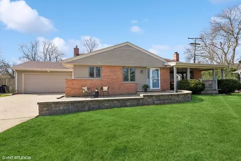615 Hill St, Barrington, IL 60010