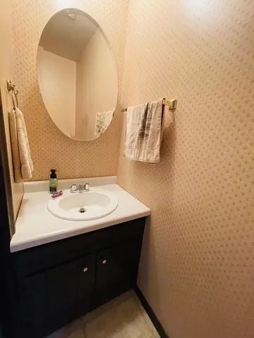 Bath - 2994 E 1150th St, Mcnabb, IL 61335 photo 1 of 4