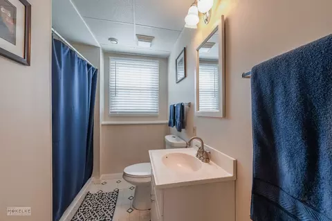 Bath - 770 Donna Ave, Aurora, IL 60505 photo 2 of 4