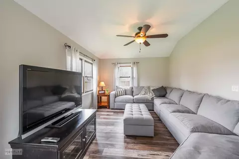 Living - 770 Donna Ave, Aurora, IL 60505 photo 2 of 8