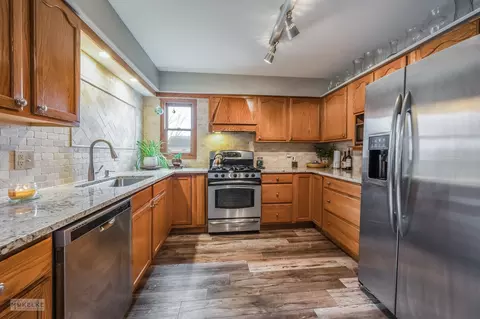 Kitchen - 770 Donna Ave, Aurora, IL 60505 photo 1 of 4