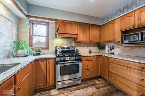 Kitchen - 770 Donna Ave, Aurora, IL 60505 photo 2 of 4