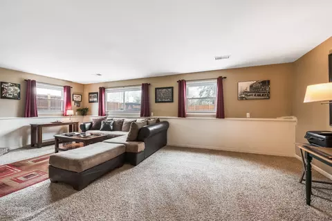 Living - 770 Donna Ave, Aurora, IL 60505 photo 6 of 8
